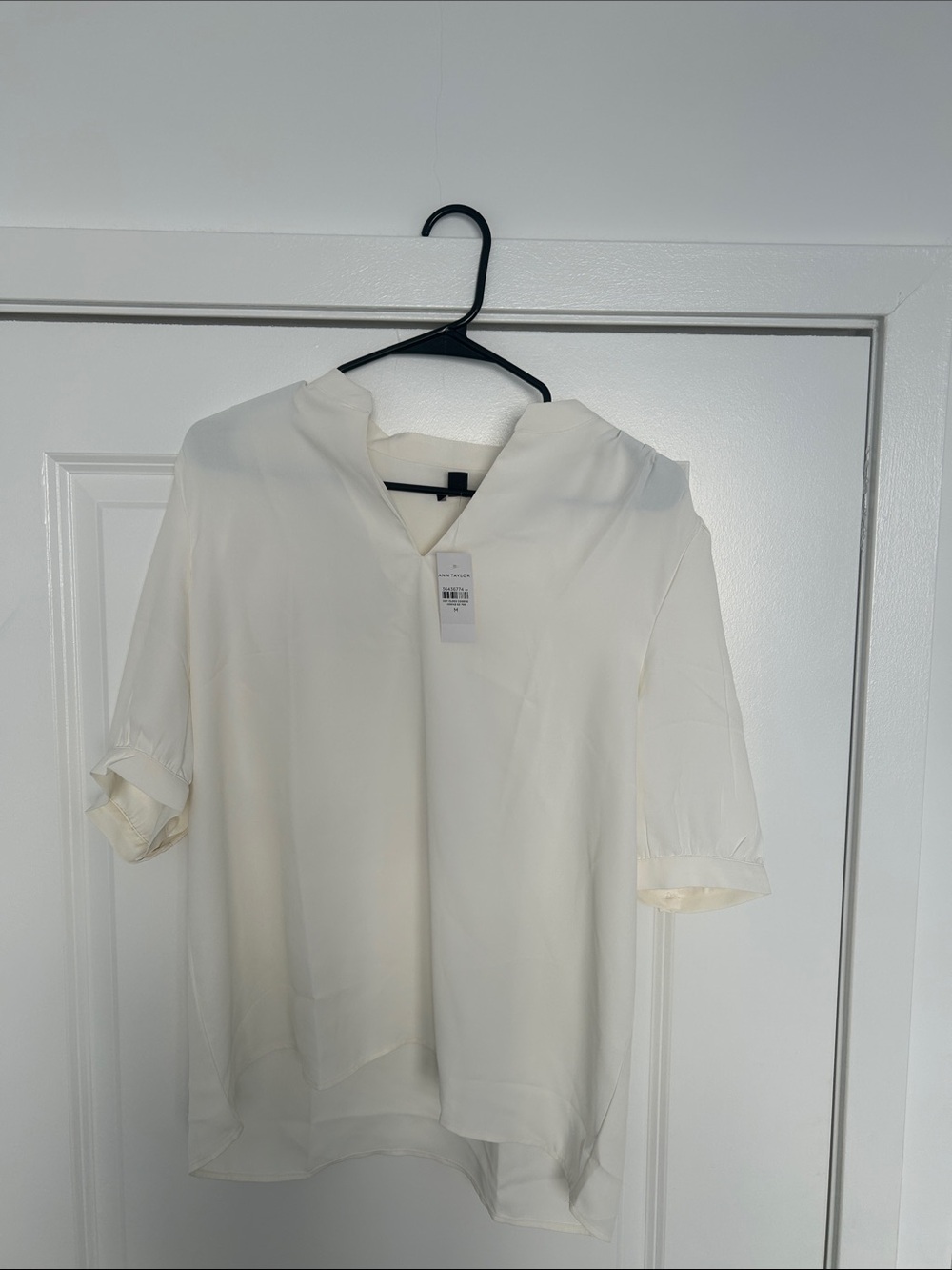 Women's Cream Split-Neck Short Sleeve Blouse New With Tags! NWT